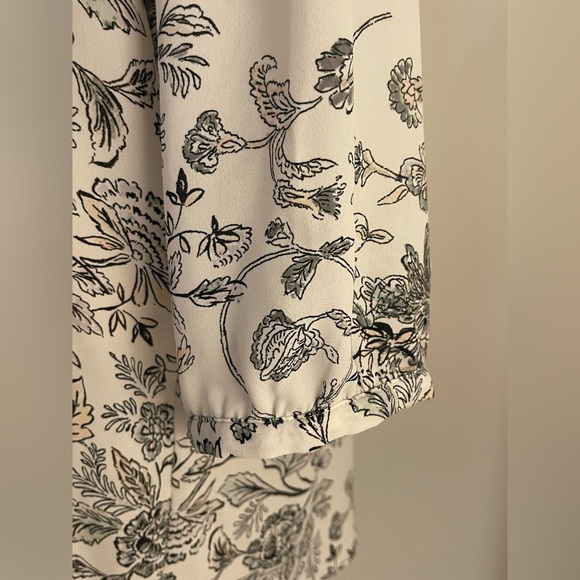 Rose & Olive Women’s Floral Top - Black and Cream | Size 1X - Picture 5 of 8